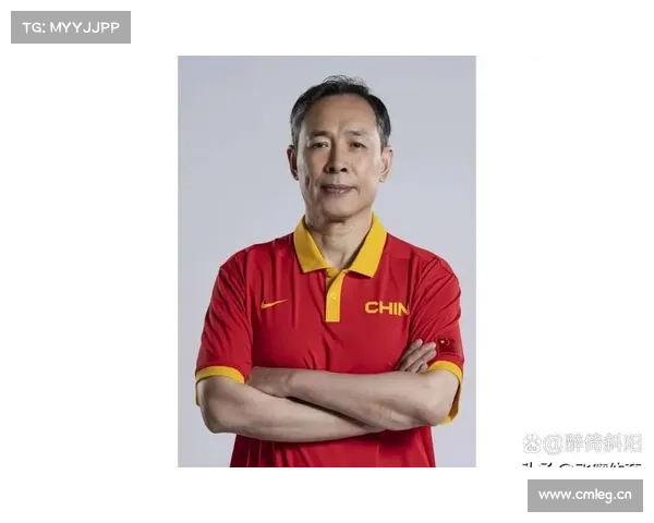 中国女篮胜朝韩联队亚运夺金 队员赛后抛主教练许利民庆祝 中国女篮胜朝韩联队亚运夺金 队员赛后抛主教练许利民庆祝